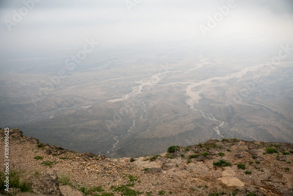 Fototapeta Jebel Samhan, the highest peak in Oman, is a majestic mountain offering panoramic views of rugged cliffs, deep valleys, and the vast desert below.