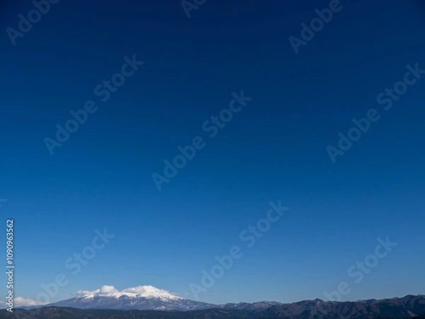 Obraz 鳥海山と青空