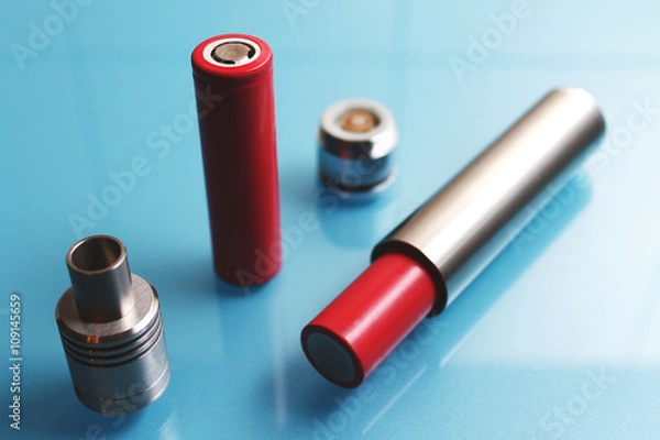 Obraz 18650 battery form factor.E-cigarette mechanical mod and RDA rebuildable drip
