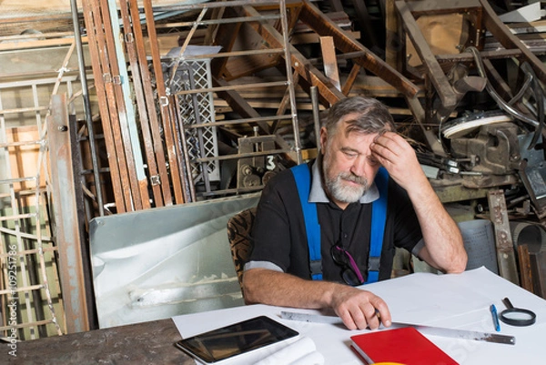 Fototapeta man manufacturing