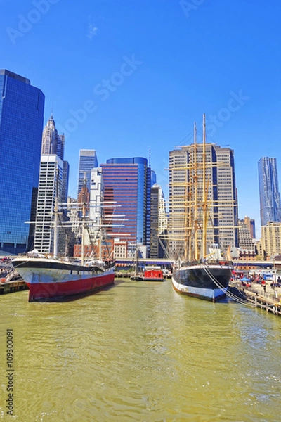Fototapeta Ships in harbor of South Street Seaport in Lower Manhattan
