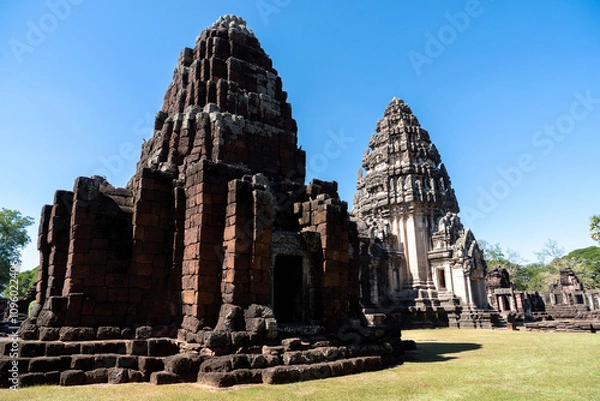 Obraz Prasat Hin Phimai is the largest stone Khmer temple in Thailand in Nakhon Ratchasima province.