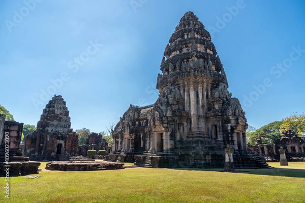 Obraz Prasat Hin Phimai is the largest stone Khmer temple in Thailand in Nakhon Ratchasima province.