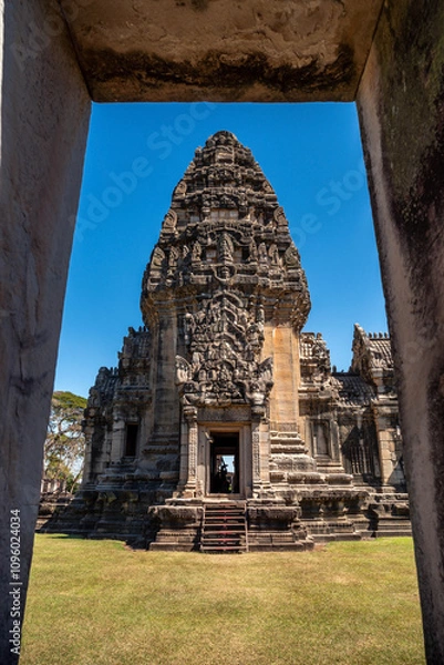 Obraz Prasat Hin Phimai is the largest stone Khmer temple in Thailand in Nakhon Ratchasima province.