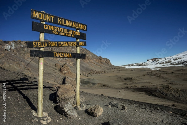 Fototapeta limbing the mount Kilimanjaro, Machame route - Stella Point (5756m) - the last milestone before the top