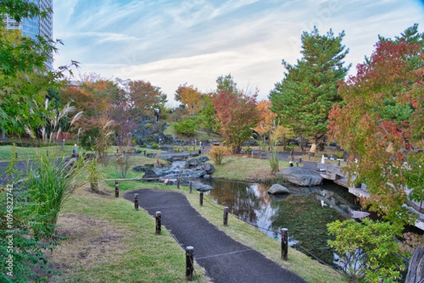 Fototapeta 紅葉に包まれた日本庭園