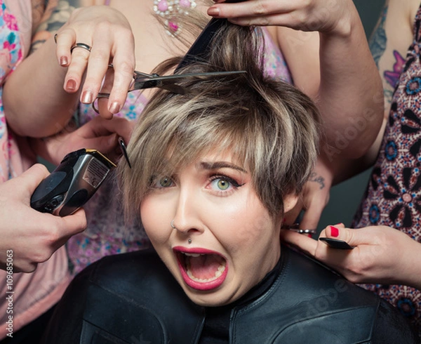 Obraz Friseurin schneidet Haare