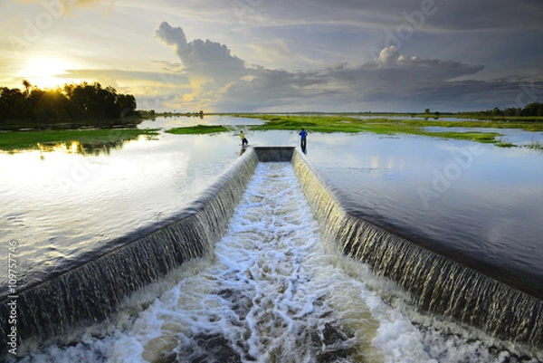 Obraz Dam catchment from which water is flowing.