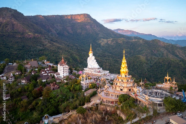 Obraz Wat Pha Sorn Kaew or Wat Phra That Pha Son Kaeo
