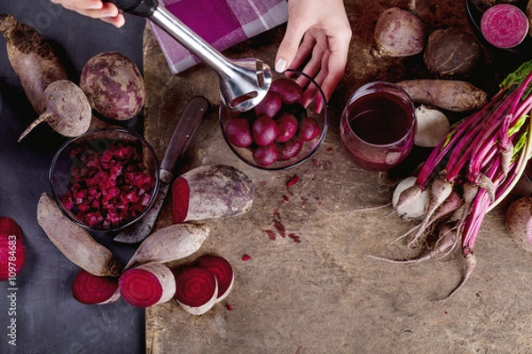 Obraz Making a beetroots juice