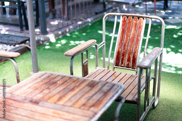 Fototapeta Wooden tables and chairs on the lawn for relaxing and unwinding in the restaurant. Focus on the point