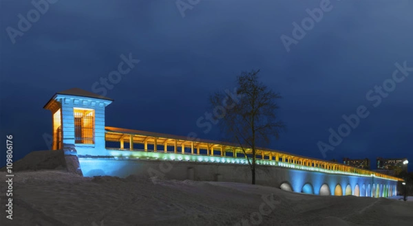 Obraz Rostokino aqueduct, Moscow. / Night photo of Rostokinskiy aqueduct with illuminated. The bridge length is 356 m.