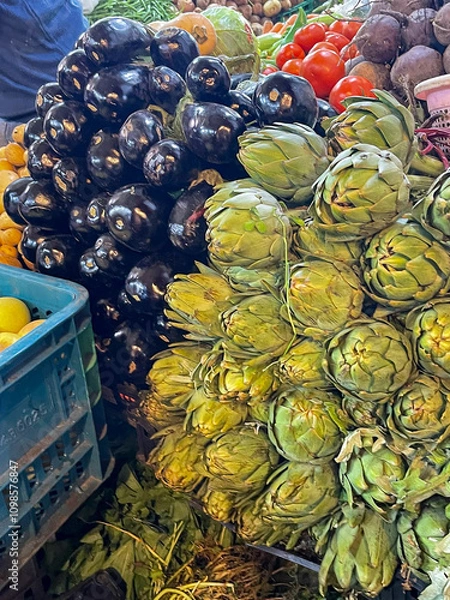 Obraz Moroccan Markets: Eggplants & artichokes for sale