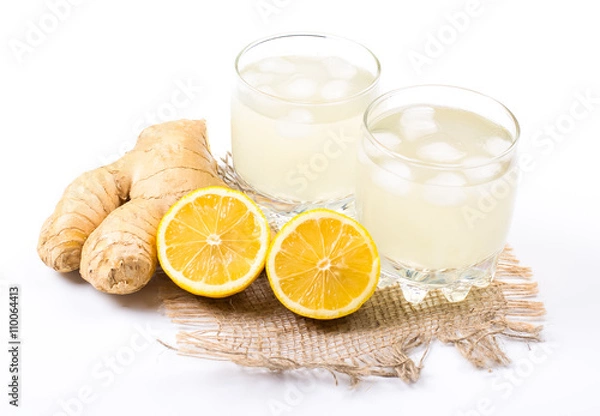 Obraz Ginger drink with ice and a lemon on