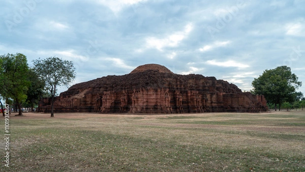 Obraz Si Thep Historical Park is an archaeological site in Thailand's Phetchabun province.