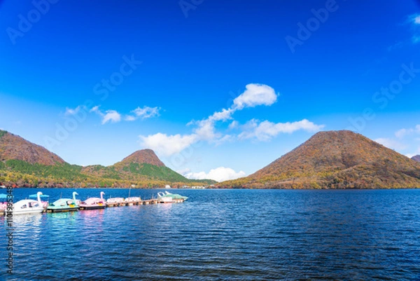 Obraz 榛名湖から見る秋の榛名山 群馬県渋川市