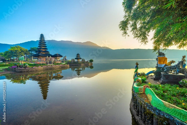 Obraz Ulun Danu Temple Bratan Lake in the morning at Bedugul, Bali, Indonesia