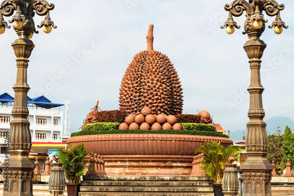 Fototapeta Statua Durian w Kampot, Kambodża