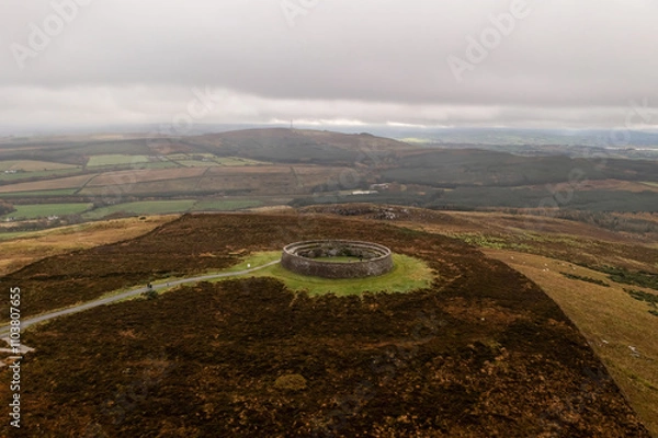 Fototapeta Stunning Aerial View of Grianán of Aileach Fortress Amid Vibrant Autumn Landscape