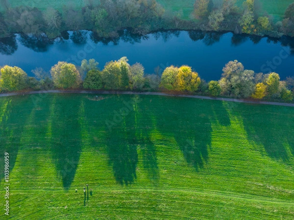 Obraz Ruhr im Herbst vor der Mündung in dem Kemnader See, Witten, Nordrhein-Westfalen, Deutschland