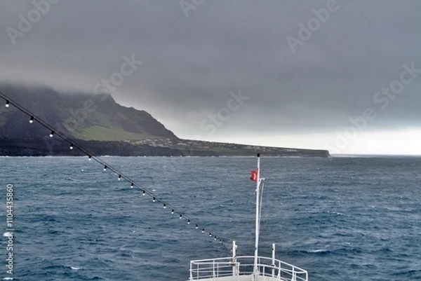 Obraz Insel Tristan da Cunha unter dichten Wolken