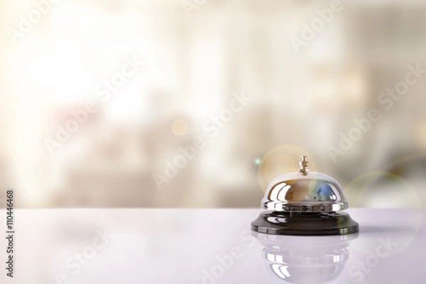 Obraz Dzwonek serwisowy w recepcji hotelu z tłem hotelu