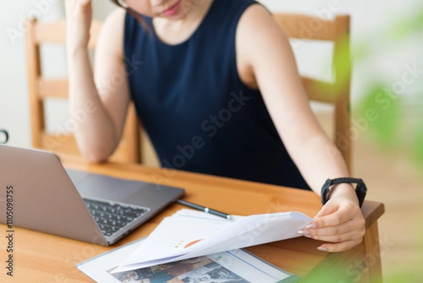 Fototapeta 在宅ワークする女性