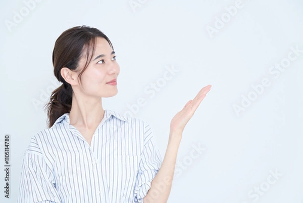 Fototapeta ハンドサインをするビジネスウーマン