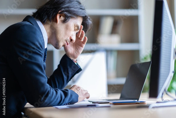 Obraz 頭を抱える男性