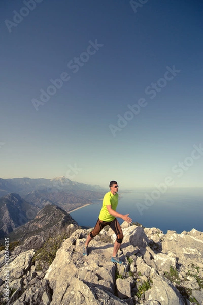 Fototapeta Running man in the summer in a beautiful location. 