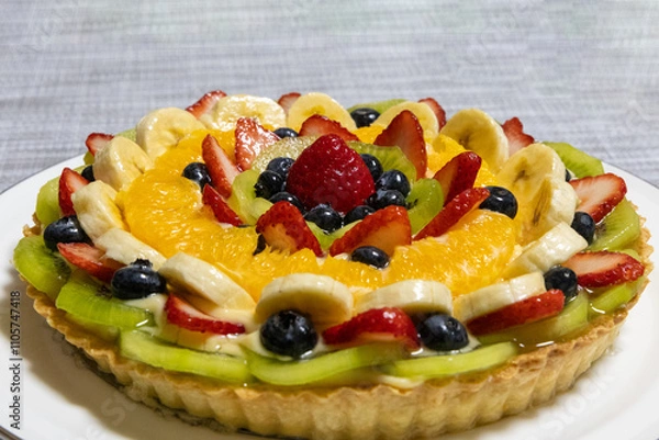 Fototapeta フルーツ山盛りの立体感のあるフルーツタルトを横から