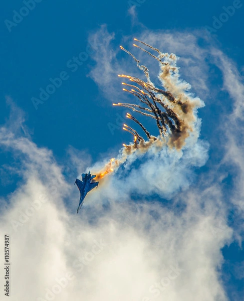 Obraz Military aircraft fighter SU-27 nose-dive, performs the maneuver with the ejection of heat missiles