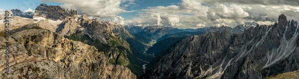 Fototapeta The Dolomiti Mountains Cloaked in Autumn Glory