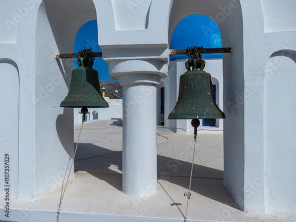 Obraz Der Glockenturm der Dorfkirche im Bergdorf Lagada, Amorgos, Kykladen, Griechenland, Europa