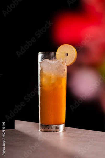 Obraz cold tea lemon on dark background