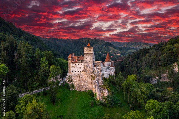 Obraz Bran Castle at sunset. The famous Dracula's castle in Transylvania, Romania