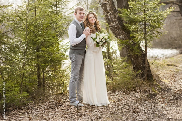 Fototapeta Свадьба в лесу весной