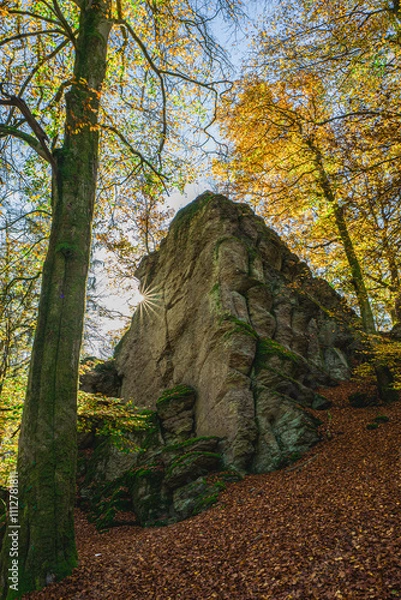 Fototapeta Mälo Felsen bei Lennestadt Langenei im Herbst mit Sonne