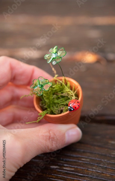 Obraz Miniature Clay Pot with Four-Leaf Clovers and Ladybug - Handmade Decoration. Symbol for good Luck in New year.