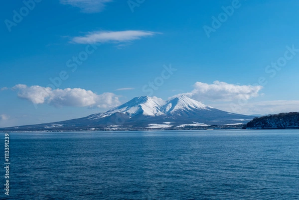 Obraz 早春の快晴の青空をバックに駒ケ岳の風景を撮影