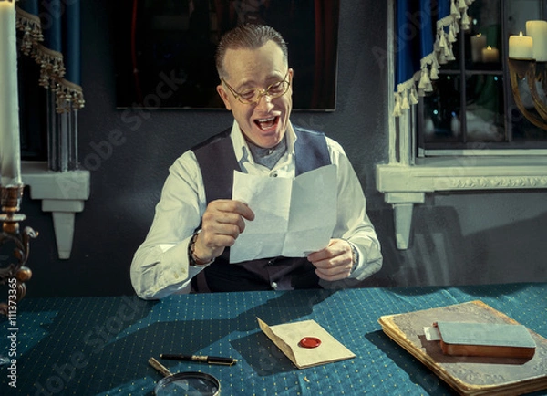 Obraz Man reading a letter