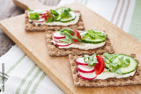 Obraz Crispbread with tomatoes, radish, cucumber and arugula