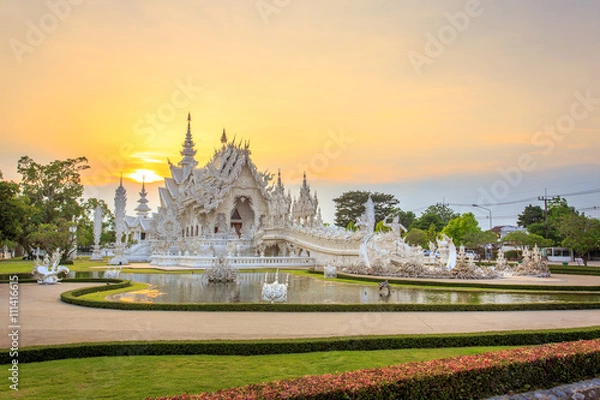Obraz Biała świątynia lub Wat Rong Khun w prowincji Chiang Rai w Tajlandii