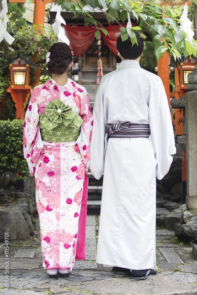Fototapeta 神社に向かうカップル
