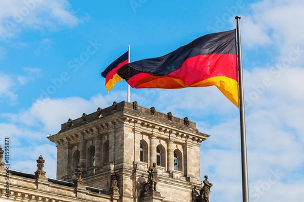 Obraz Niemiecki Reichstag w Berlinie w Niemczech, z flagami narodowymi