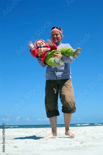 Obraz Mum bears daughter