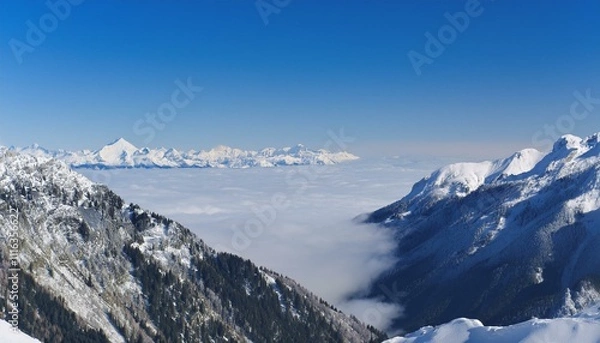 Fototapeta 산꼭대기 풍경 눈으로 덮인 산봉우리와 그 아래로 펼쳐진 운해
