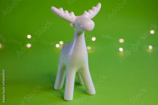 Obraz Stylized White Moose Figurine displayed on a vibrant Green Background for artistic appeal