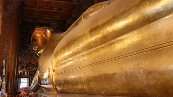 Fototapeta 동남아시아, 태국, 방콕, 불상, 불교, 종교, 부처, 문화, 관광, 광광명소, 여행, 자유, 힐링, 역사, 골드, 상, 타이, 관자놀이, 골드, 방콕, 신앙, asia, 조각, 미술, 불교, 여행, 금속, 와트, 나이든, 문화, 고대, 골동, 타이