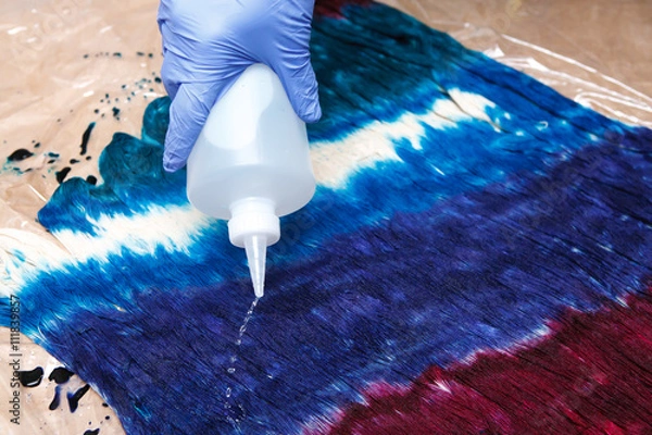 Obraz The process of hand-coloring thread